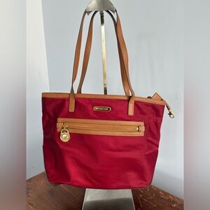 Michael Kors Tote in a beautiful wine color 🍷